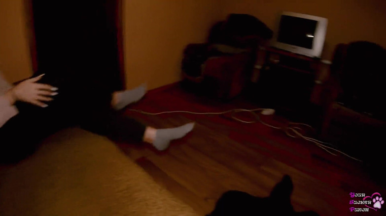 YSP Studio: Nyepong kontol suami temannya sendiri waktu dia lagi minum teh