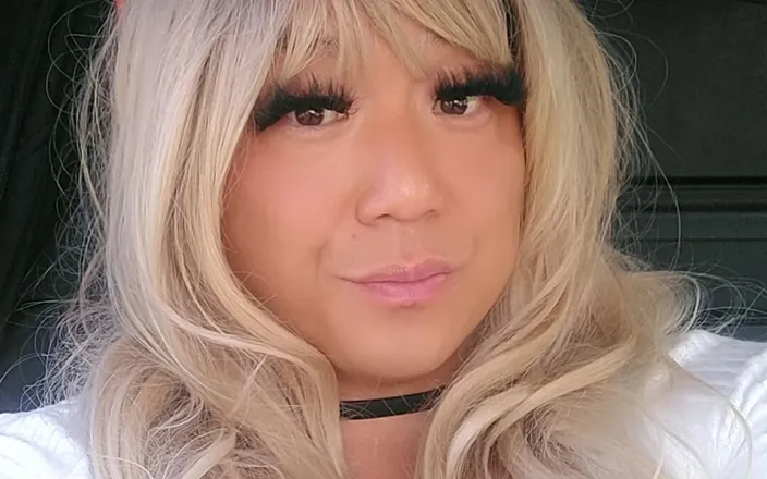 Amy Park: Masturbate in Car