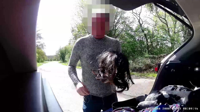 CrossDress Natalie: Byt till korsklänning wheil parkerad i Layby nära Ampthill