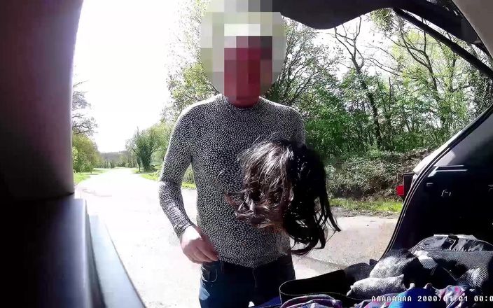 CrossDress Natalie: Переодевание в переодевание wheil припарковали в Layby недалеко от Ampthill