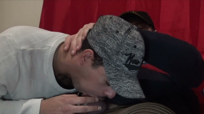 HARD PORN STUDIO: Un oso se acuesta con un chico joven