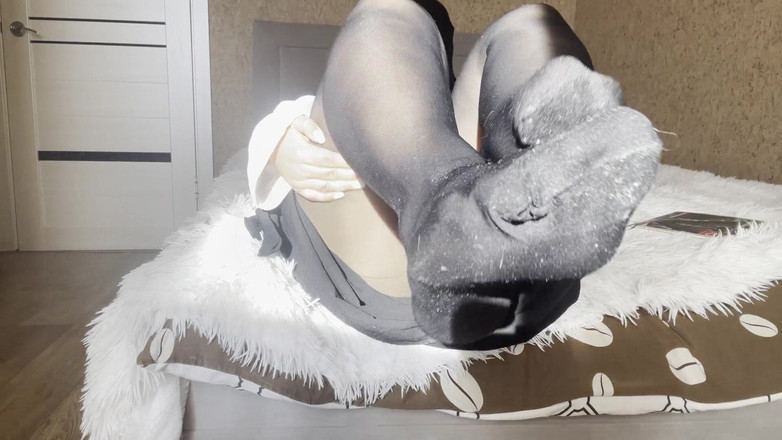 Lux Eva: Matrigna araba con culo grosso in collant