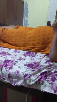 Deshi mẹ kế phù thủy khiêu dâm trong điện thoại di động và con trai riêng sục cu