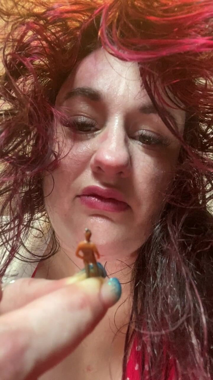 BellaBlast: Giantesss minik adam meyve atıştırması