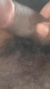 Rekaman seks tante seksi lagi asik ngocok kontol cowok desa
