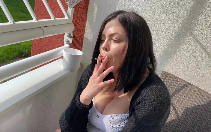 Shione Cooper: Smoking and Interview