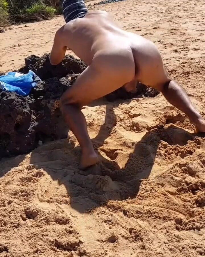 Ladysilvas: Ladysilva sur la plage je veux qu’un homme percer dans...
