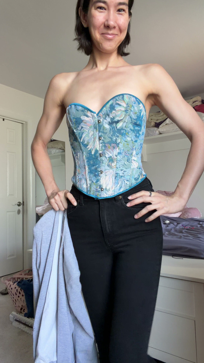 Ms_Emmy_Lynn: Sexy Juror-outfit