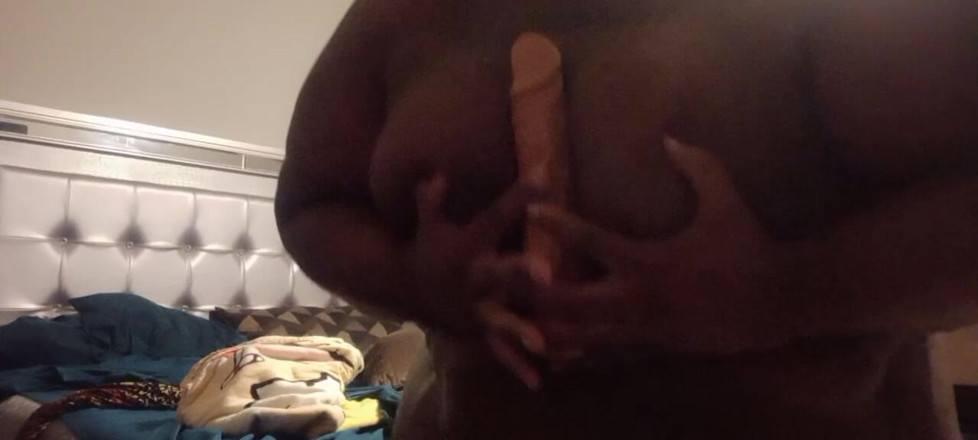 Andrew Adams: Příspěvek, kdy jsem sál dildo mezi mými prsy Poté, co...
