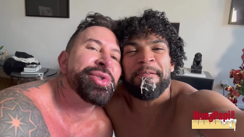 Hung Papi: 年长的爸爸被直挂的 papi 生性交！