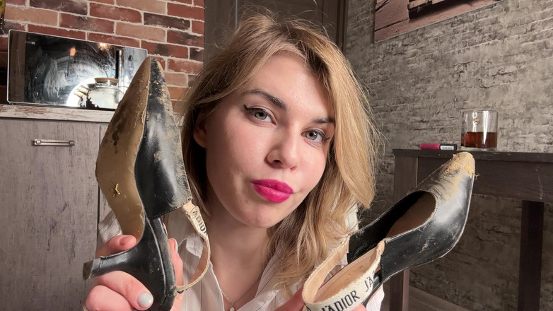 Misty Phoenix: 나는 당신의 비밀을 알고있다. 내 신발 냄새를 자유롭게 느껴