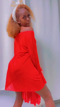 La chica de rojo