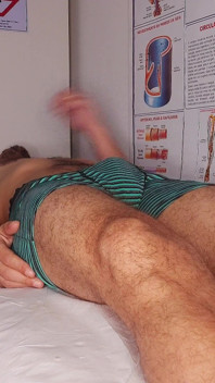 Ich habe vor der krankenschwester eine Erektion bekommen