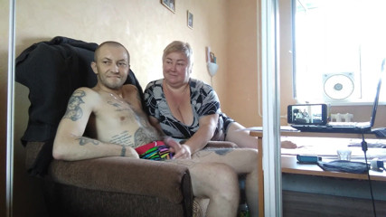 Zona901: Madrastra chupa y masturba mi polla 1