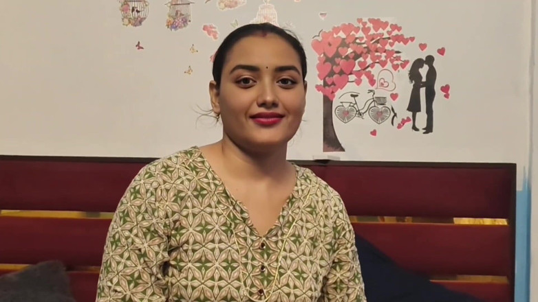 Kamini: Nevlastní bratr opustil svou starší nevlastní sestru