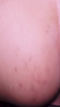 Dieses hottie begann mich schön zu lutschen, ich steckte sie rein und bat um sperma in ihre muschi