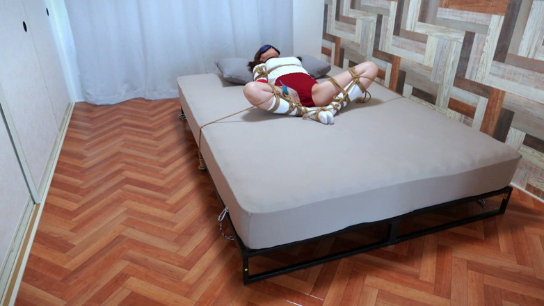 ushirosugatanomiki: Ela dorme novamente esta noite, contida