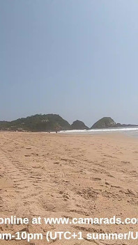 Chúng tôi đang ở bãi biển khỏa thân
