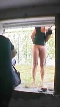 Fessée et baise dans la nature
