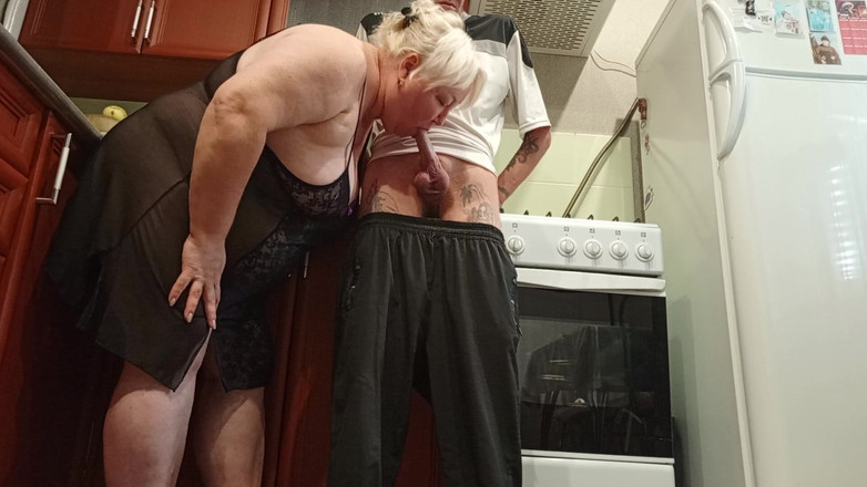 Zona901: La matrigna ama ingoiare sperma denso