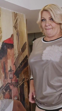 Auntjudys - Busty Mature MILF Linetta Is Home From the Office and Horny