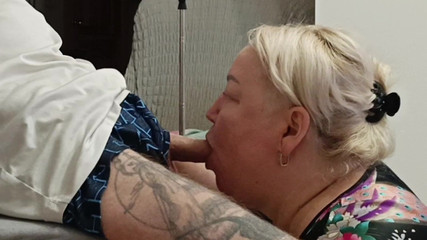 Zona901: Сосед пришла в гости, чтобы получить достаточно спермы