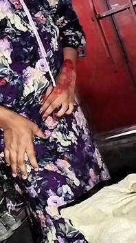 Desi meia-irmã primeira vez ser fodida, em sua buceta apertada pelo próprio meio-irmão caseiro sexo diurno desi menina apertada buceta xxx Vid