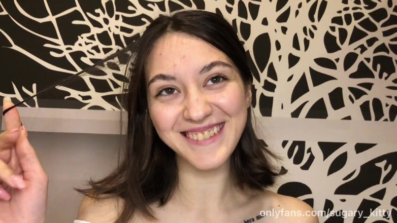 Sugary Kitty: Ukrainian college girl kneeling blowjob