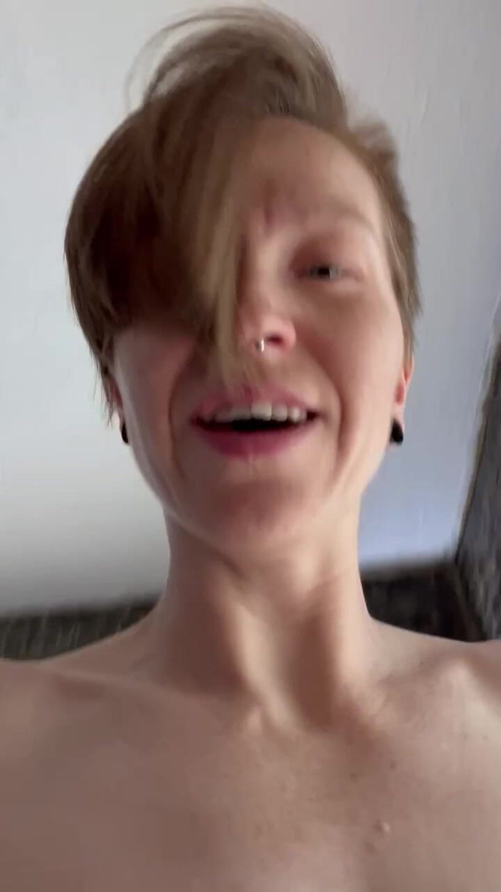 EnbyDykes: देवदार की पहली बार फुहार