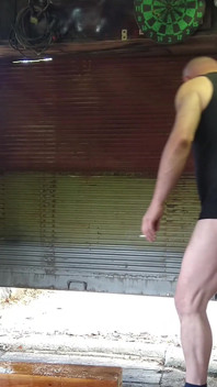 Kinky Piscio Gioca Nel Garage