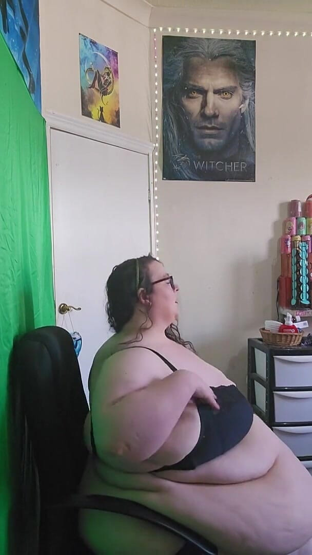 Side on Belly Goddess SSBBW Ladybrads (SSBBW Lady Brads) Side on Belly Goddess SSBBW Ladybrads (SSBBW Lady Brads)