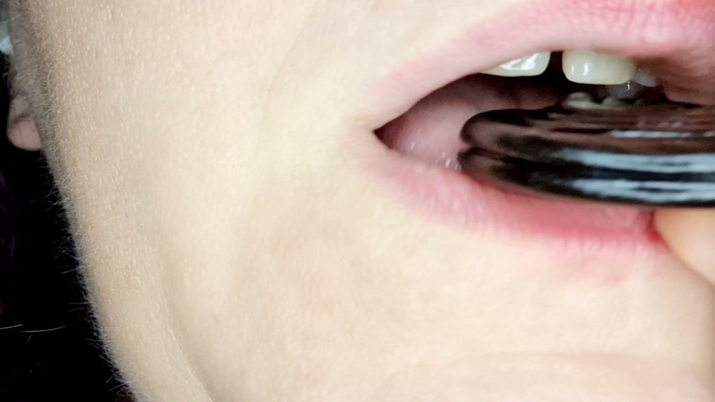 Nicoletta Embassi: Inside My Mouth Chew Chew &amp; Tongue (open Mouth Chew &amp; Tongue POV)