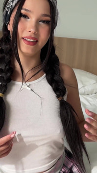 POV flirterige Japanse brunette plaagt je op straat en zuigt en rijdt thuis