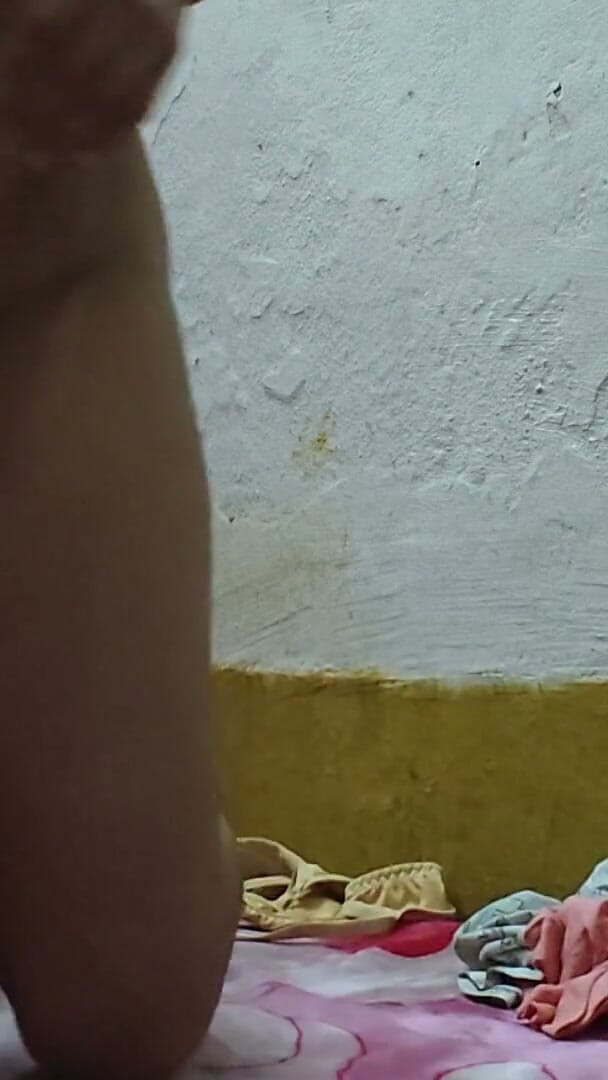 Busty Banuu: インドのセクシーな義姉がセックスを満喫しているのをファック
