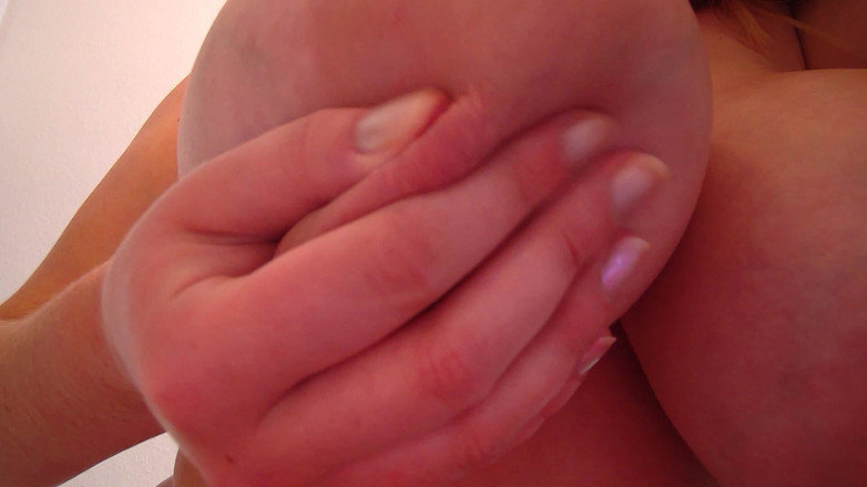 Annabelle Rogers: Ssij duże, gorące sutki mamy