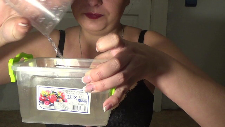 Sexy Milf: Huge Pee Challenge - Part 1 - 46 Minutes 50 Ml of Piss Every 5 Minutes