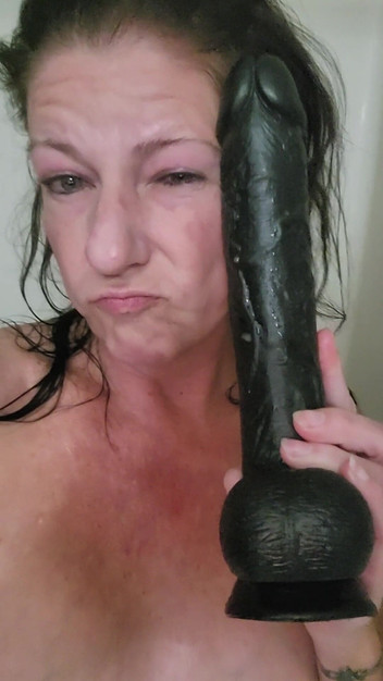 EliteLadyS: MILF melancap dengan dildo hitam besar dari peminat yang tidak...