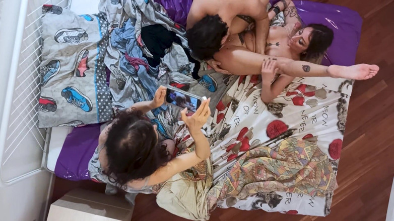 Fucktotum: Справжнє домашнє аматорське порно відео, відео, зняте нашим сусідом по кімнаті