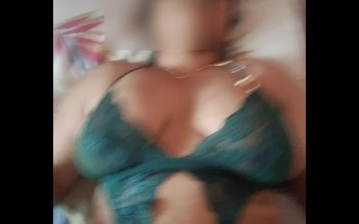 Black &amp; white desicat: बंगाली पत्नी विसाका हॉट सेक्सी ग्रीन अधोवस्त्र पहने हुए सख्त सेक्स कर रही है