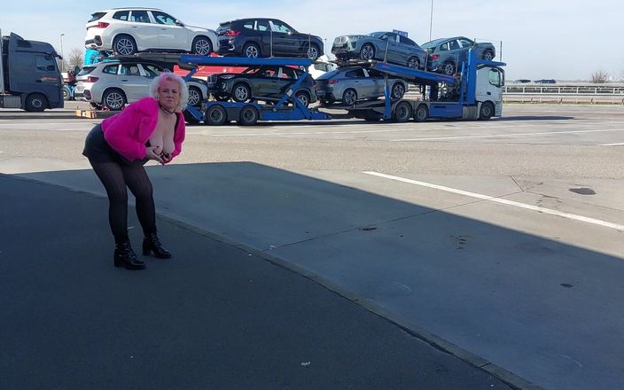 PureVicky66: Förförisk tysk mormor är redo att antända lite vild, oförglömlig kul!