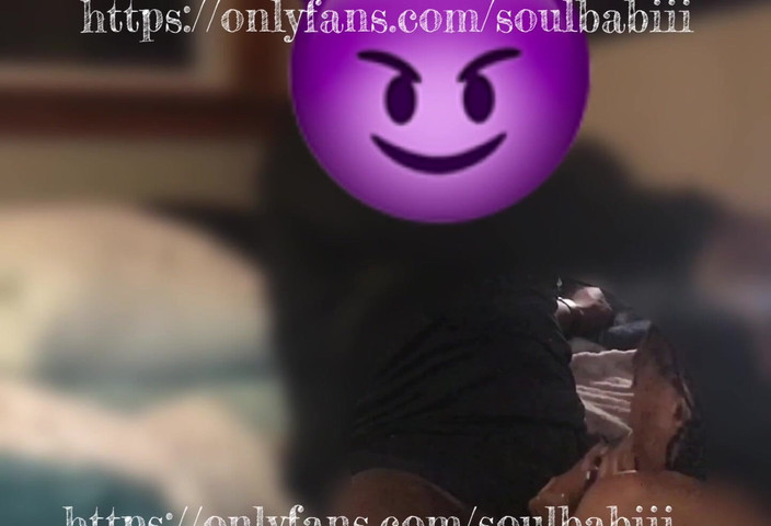 Soulbabii: 我不得不在我男朋友下班之前抽干他的大屁股。我确保没有剩下一滴精液
