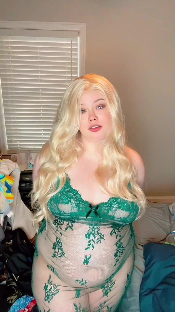 Dirtysecret: Domme सौतेली मम्मी तुम पर फुहार छोड़ती है