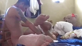 Jiran lurus melawat saya secara rahsia daripada teman wanitanya