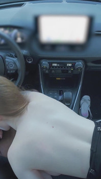 Lena menghisap batang dalam kereta