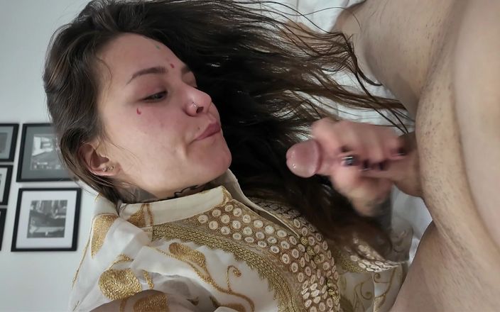 Qombol: Cô gái Hồi giáo 19 tuổi đụ với anh trai kế của...