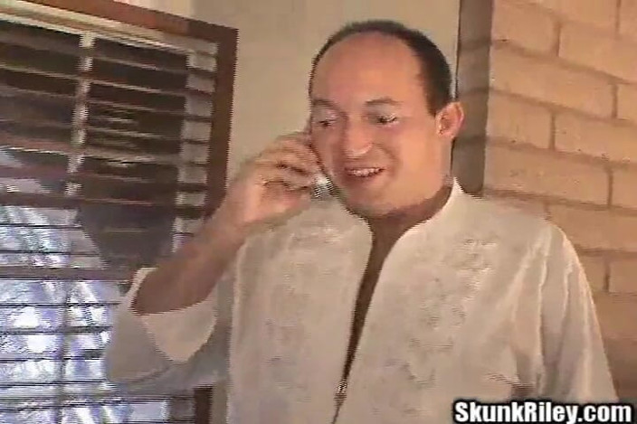 Skunk Riley: Poker Debt สามีหนี้สิน เมียถูกควยดำยัดหีขาวน่าเย็ดของเมีย MILF!