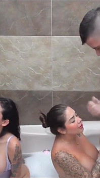 2 pareja se encuentra en club swagger para follar e intercambiar - sara rubia y jenifer play