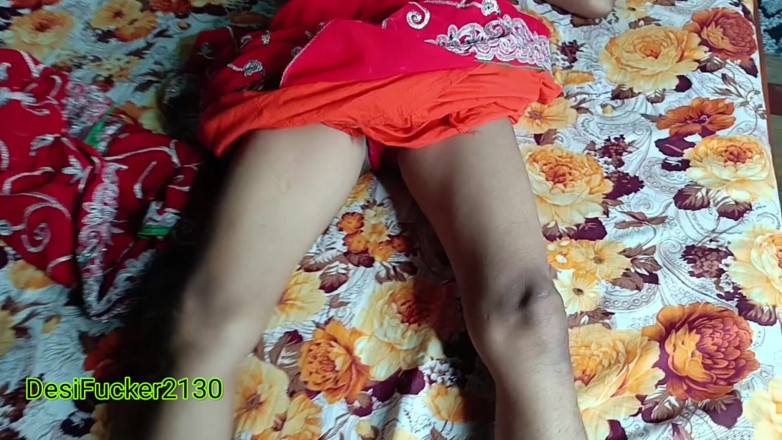 DesiFucker2130: Bhabhi in roter Sari hatte sex mit ihrem Schwager, Schwager...