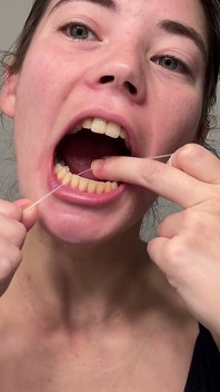 Nici dentystyczne z nicią dentystyczną B Glide