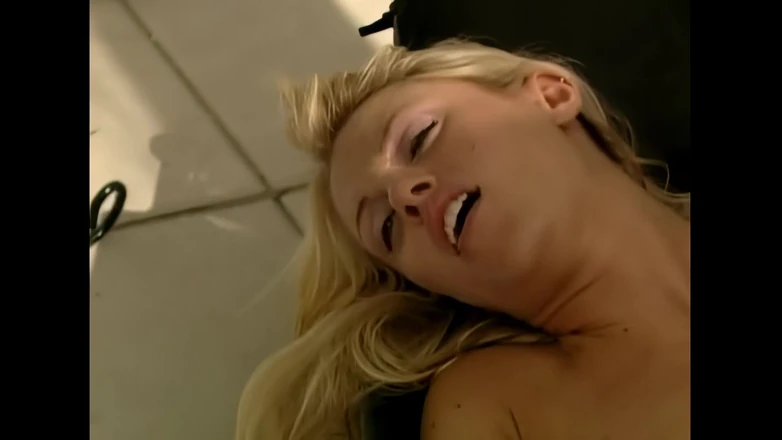 Pornobello: Uma Foda Quente E Sensual Para Tawny Roberts